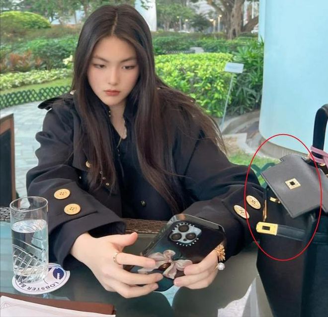 越发有气质！喝下午茶海外生活好惬意凯发K8登录王诗龄晒留学美照16岁